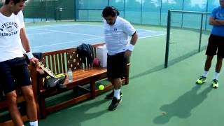 Maradona impresiona a Djokovic dominando pelota de tenis [upl. by Bello663]