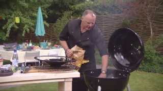 BBQvideo Een houtskoolBBQ aansteken [upl. by Knick]